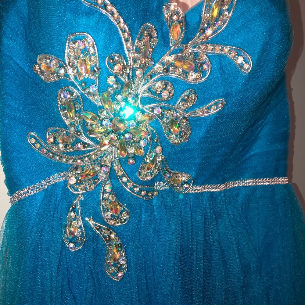 Prom dress! - Picture 3 of 5